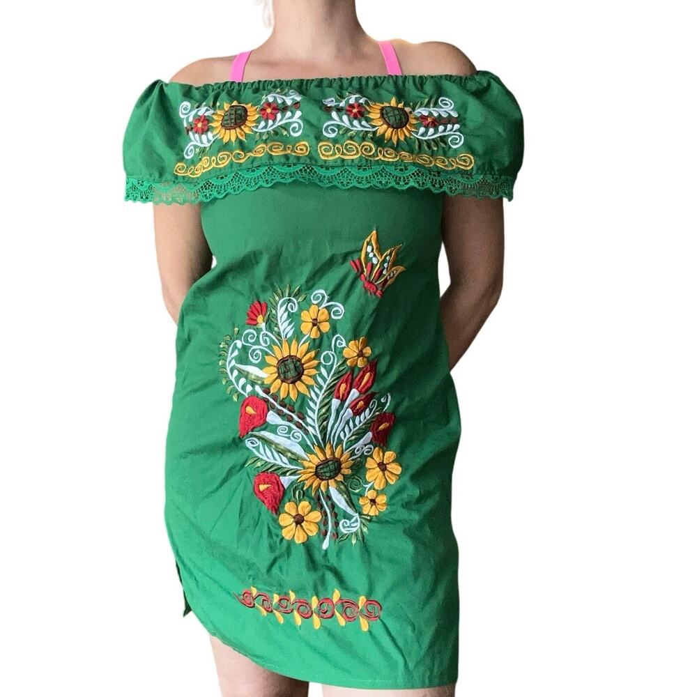 Vintage Traditional Mexican Dress Floral embroidered off the shoulder sz small - Picture 2 of 8